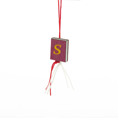 Lucky pendant Book of Saint – 25 mm – Red with gold "S" – 100 pieces