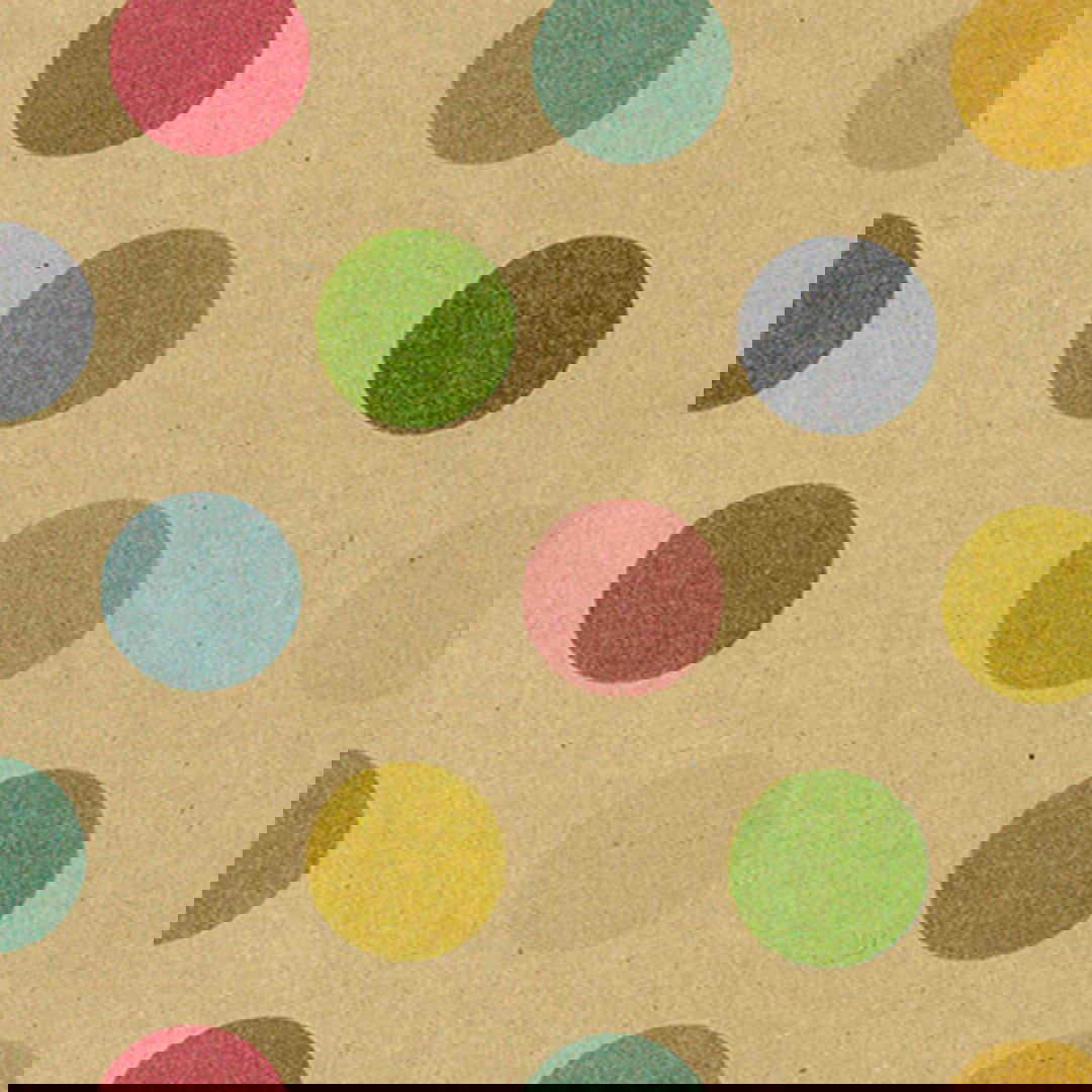 Kraft met multicolor Stippen - Kadopapier.net